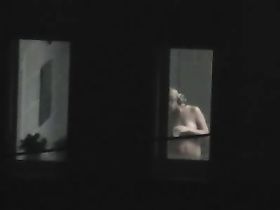 Окно в женской бане попало в объектив камеры