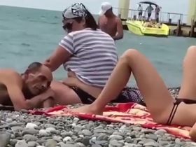 Подборка интересных видео где телки показывают свои попки даже в прямом эфире