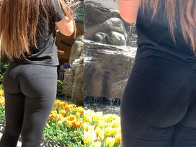 Очень классная жопа на попалась ан камеру во время прогулки по парку