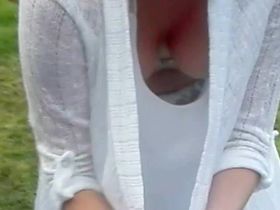 Парень на ярмарке смог заснять парочку клевых задниц в узких джинсах