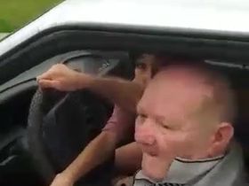 Королевский минет в машине для пенсионера от русской проститутки