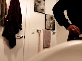 Подглядывание за сочными формами пышной дамы